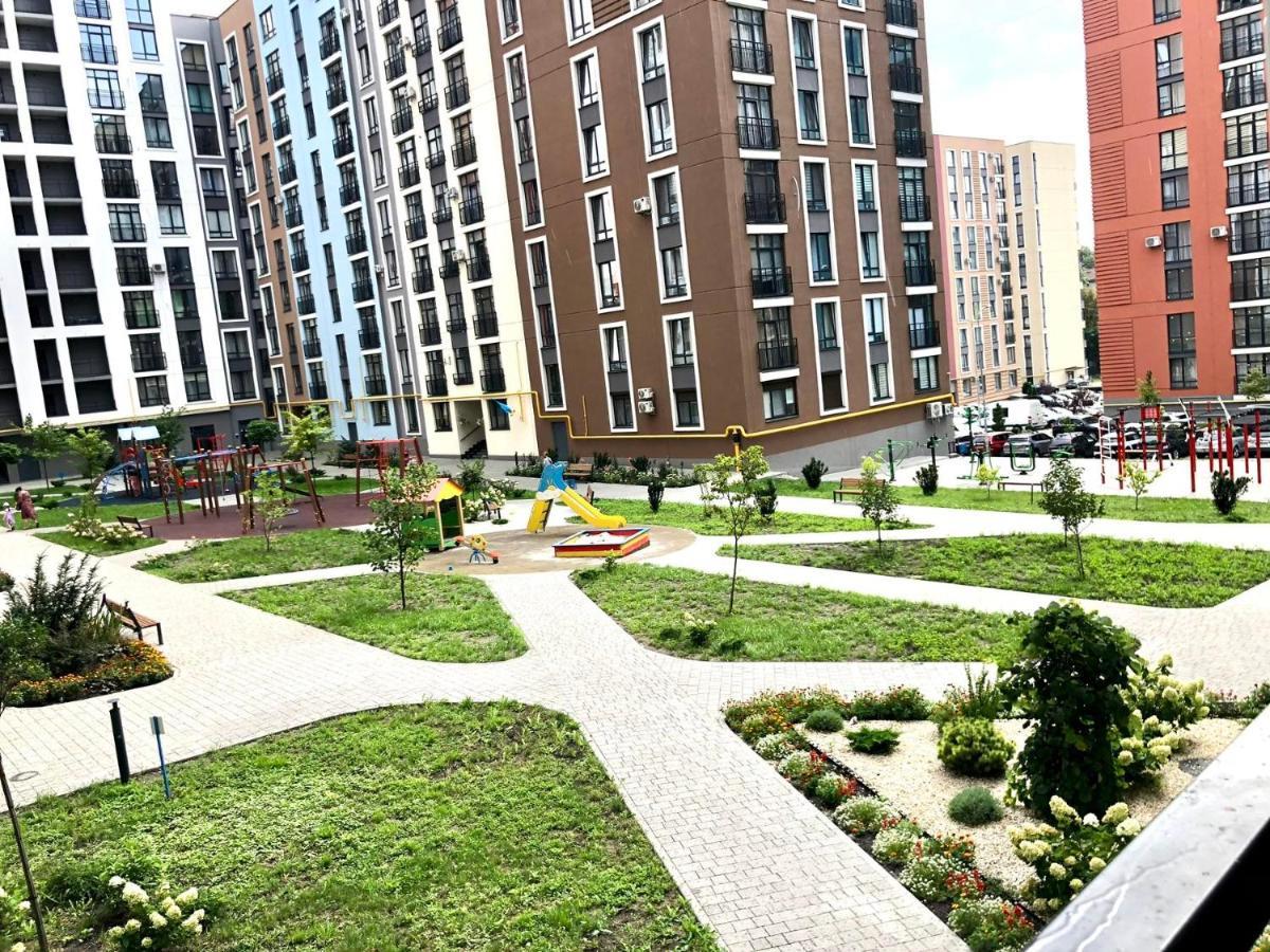 Osapart Hotel In A Complex Semycvit 2 إلفيف المظهر الخارجي الصورة